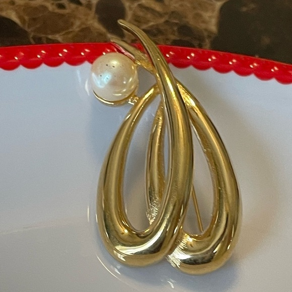 Signed RICHELIEU Pearl Brooch Pin - Picture 2 of 5